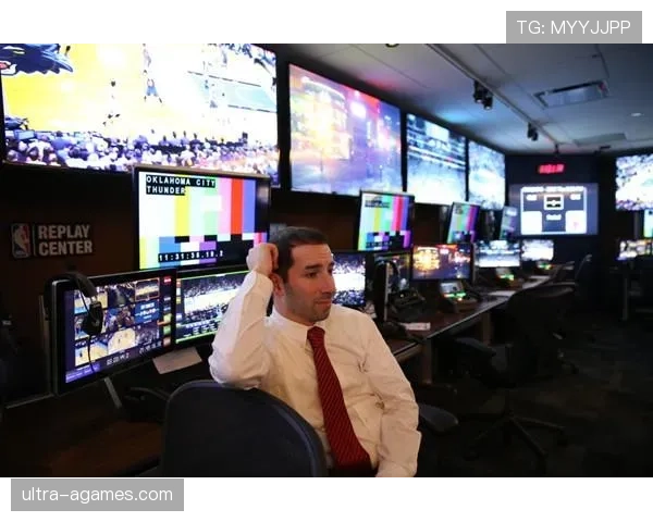 耳机裁判系统如何影响场上判罚？揭秘沟通机制与规则边界