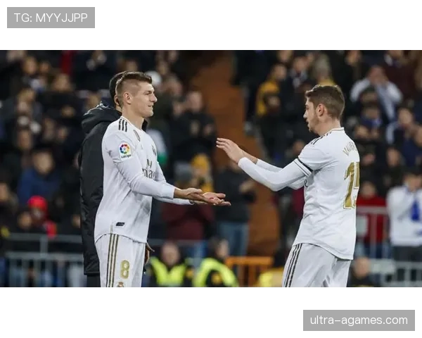 巴尔韦德与克罗斯中场风格及战术角色对比分析